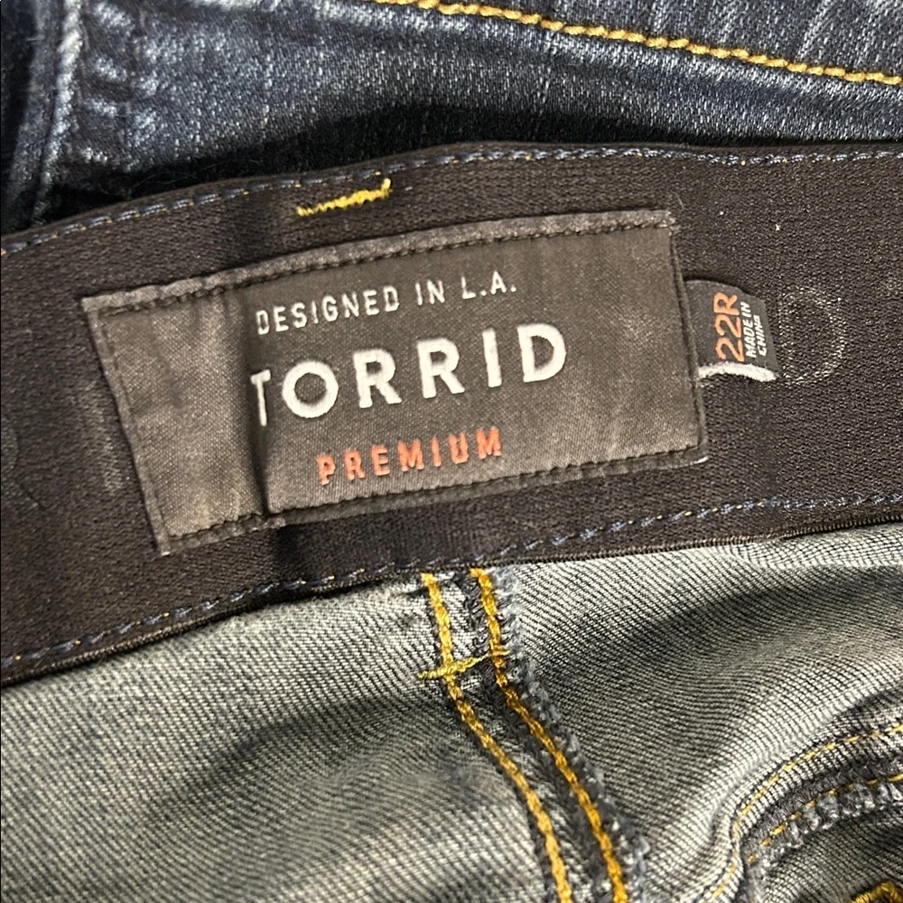 Torrid Women's Skinny Jeans in Dark Blue - Picture 3 of 9
